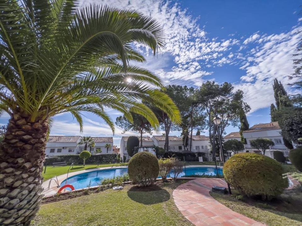 Bajo Con Jardin En La Milla De Oro Daire Marbella Dış mekan fotoğraf